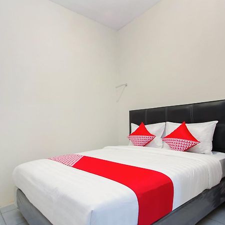 Oyo 1718 Homestay Wak Gobenk Salakan Exteriör bild